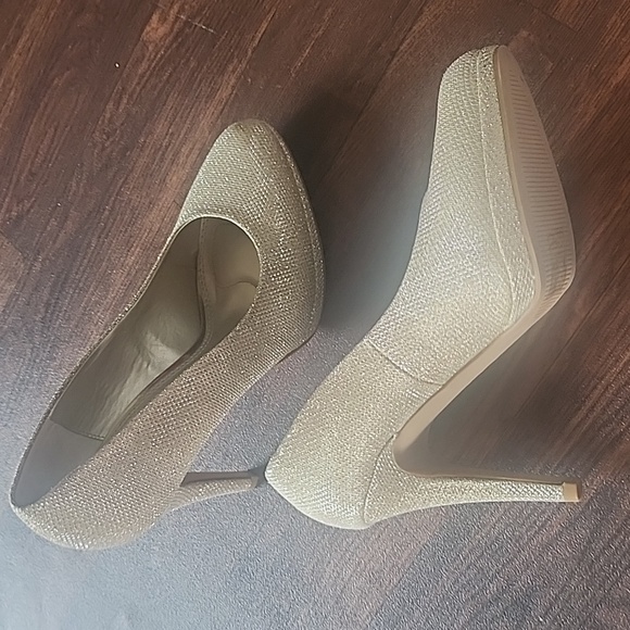 Gold Sparkle Heels - Picture 1 of 4